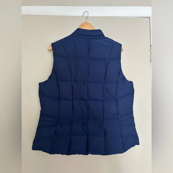Lilly Pulitzer Reversible Puffer Vest in True Navy/Paisley - Size XL - Picture 3 of 9